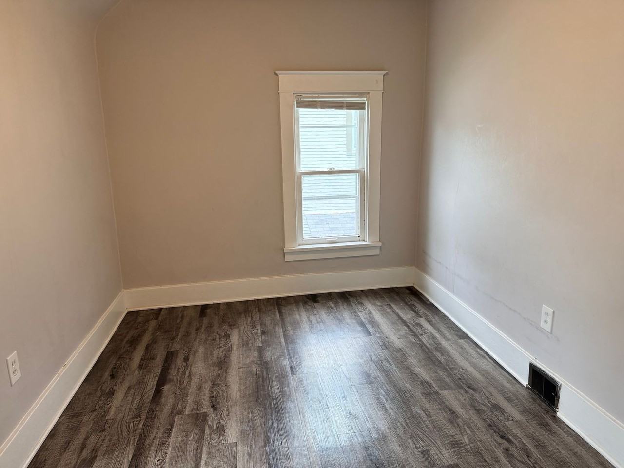 329 Lyon St Ne - Photo 5 of 16