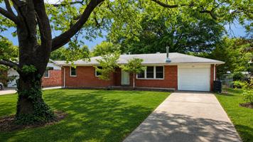featured image of 211 Bourn Ave
