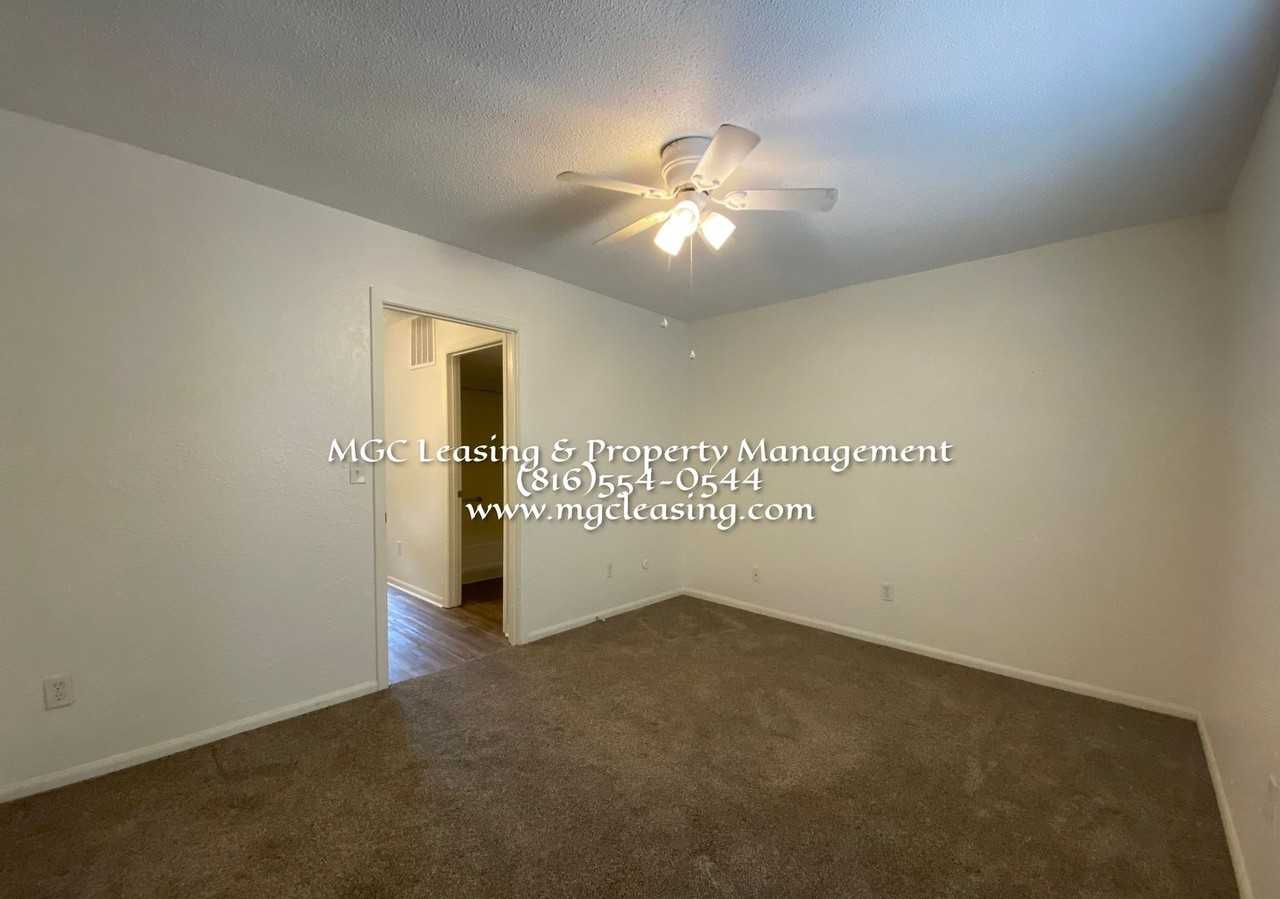303 Se Grand Ave #1 - Photo 6 of 14