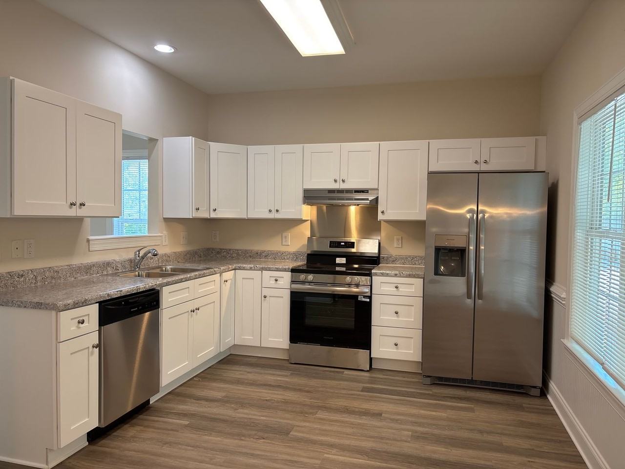 4401 Stephen Oaks Way - Photo 4 of 16