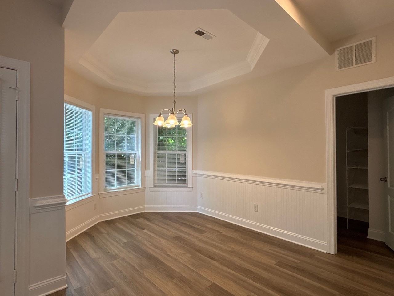 4401 Stephen Oaks Way - Photo 5 of 16