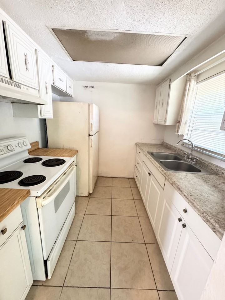 1221 Kennedy Rd - Photo 4 of 8