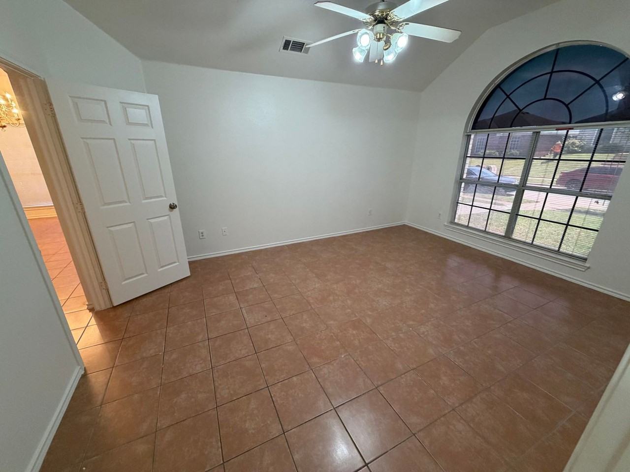 1005 Chelsea Dr - Photo 4 of 18