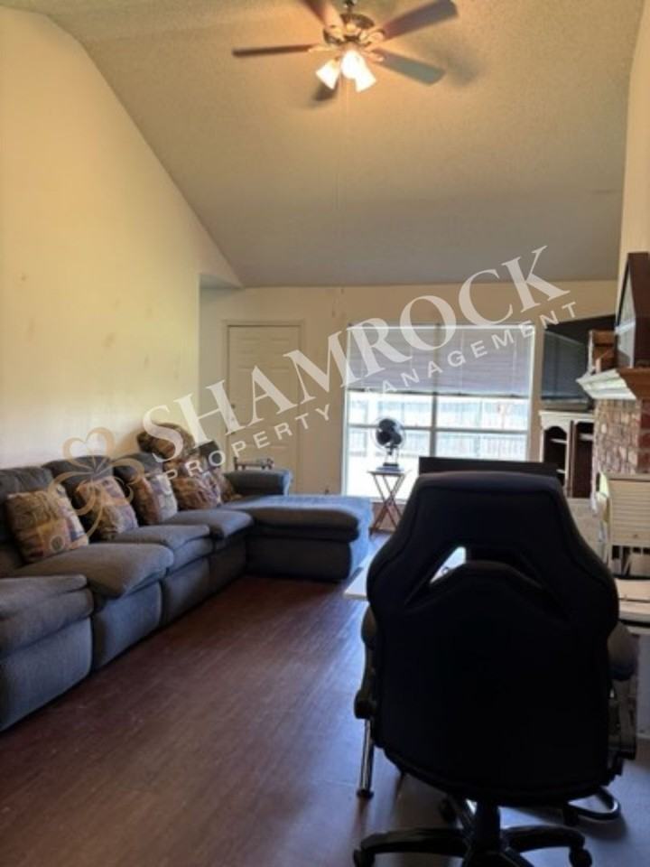 606 Park Place Dr - Photo 2 of 11