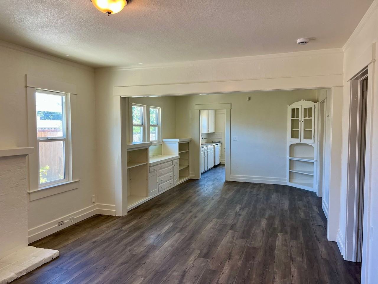 1321 N Calaveras St - Photo 3 of 20