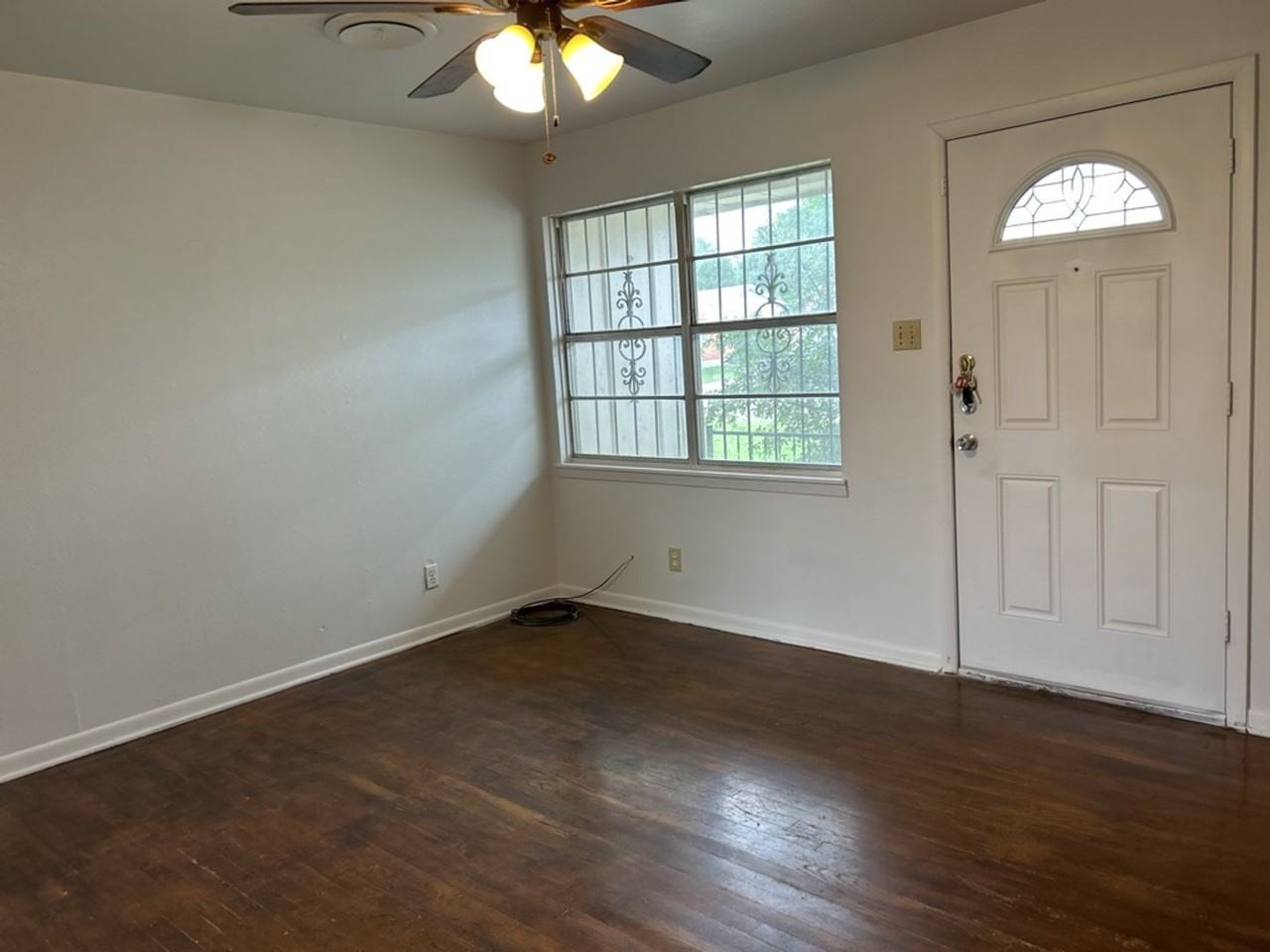3312 Lake Travis Ave - Photo 2 of 12