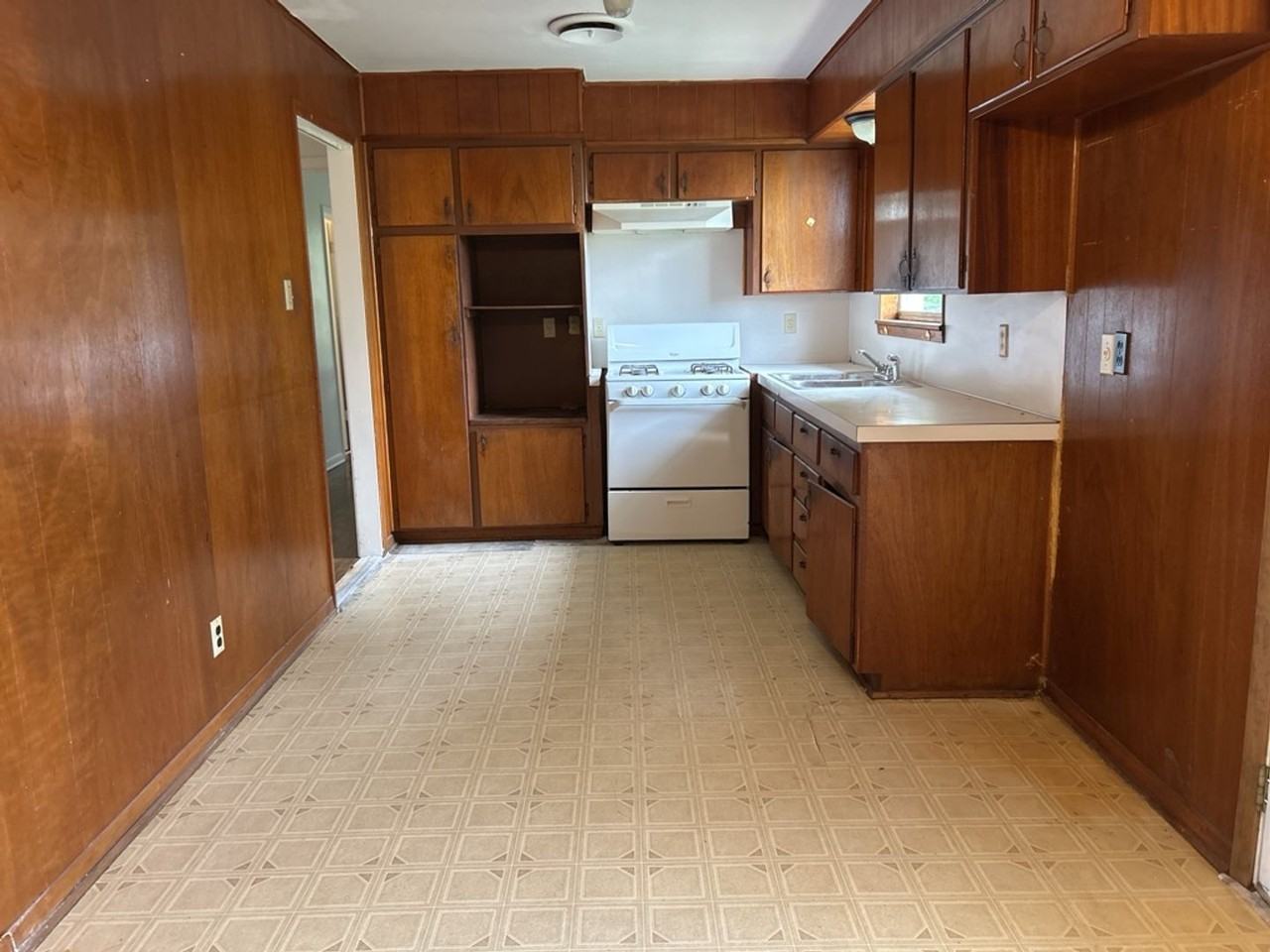 3312 Lake Travis Ave - Photo 3 of 12