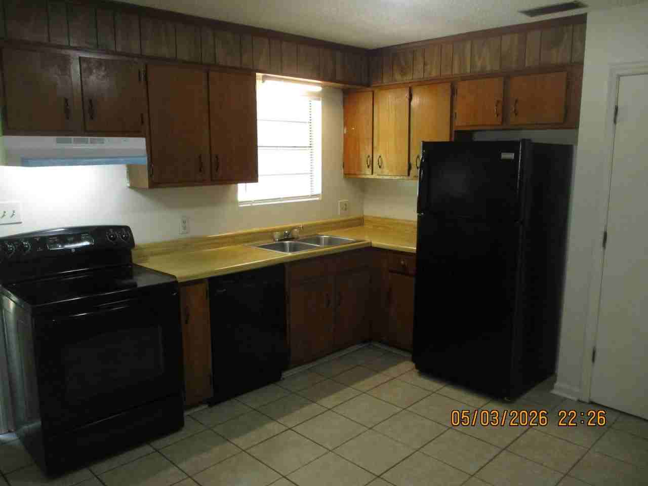 1125 University St Apt B - Photo 3 of 9