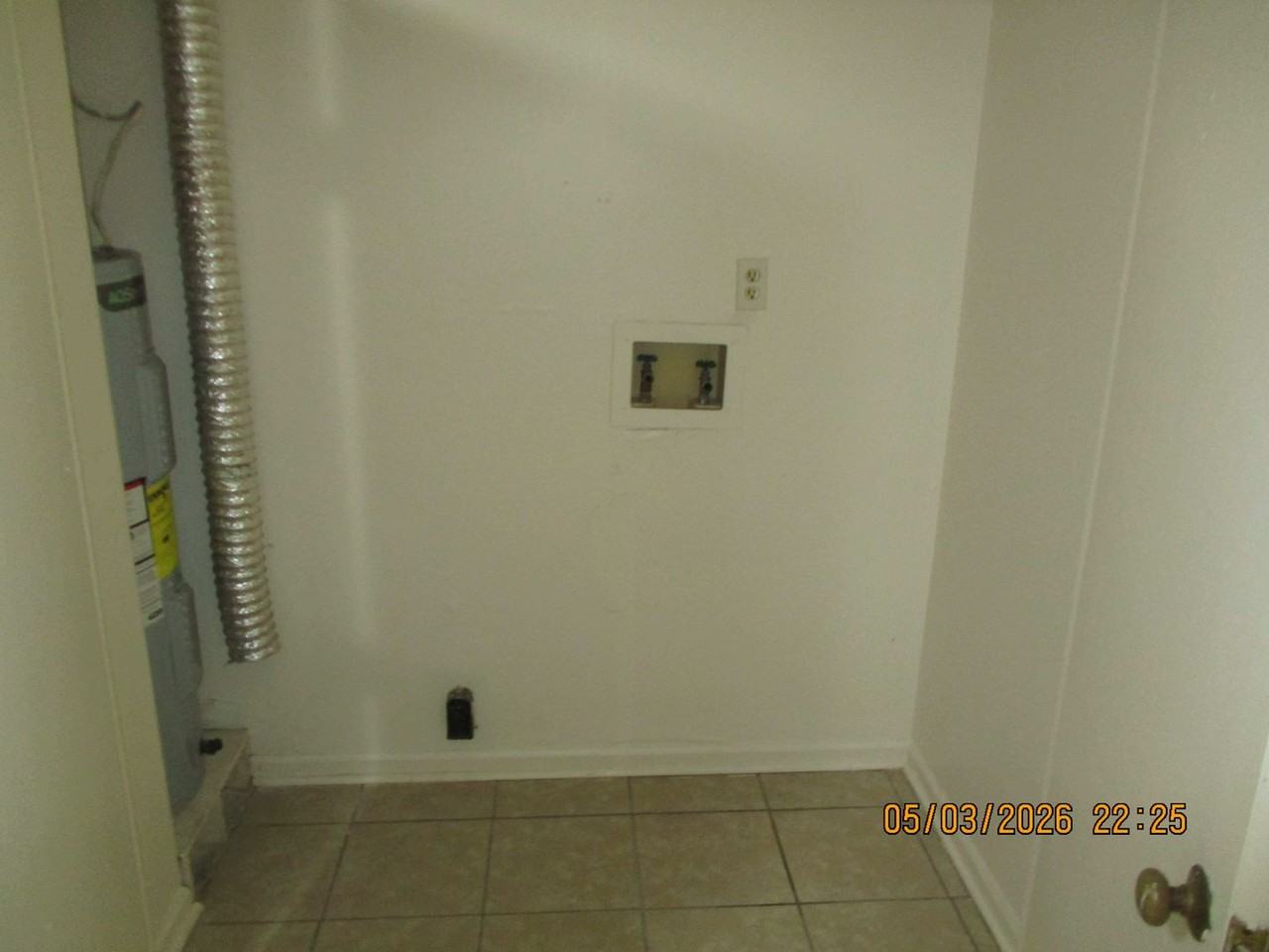 1125 University St Apt B - Photo 4 of 9