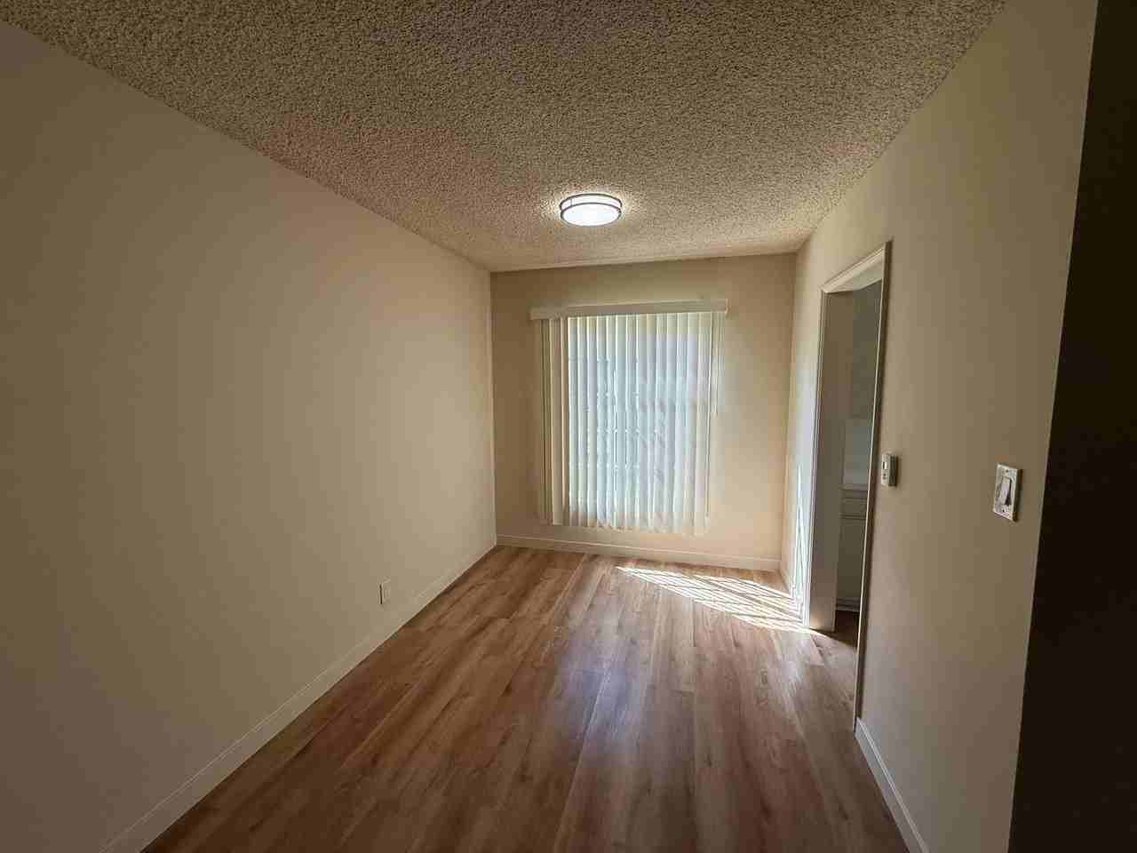 1133 Spazier Ave - Photo 4 of 19