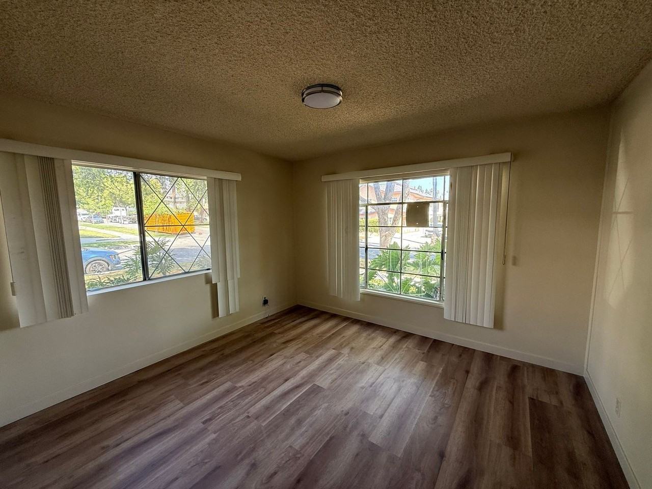 1133 Spazier Ave - Photo 7 of 19