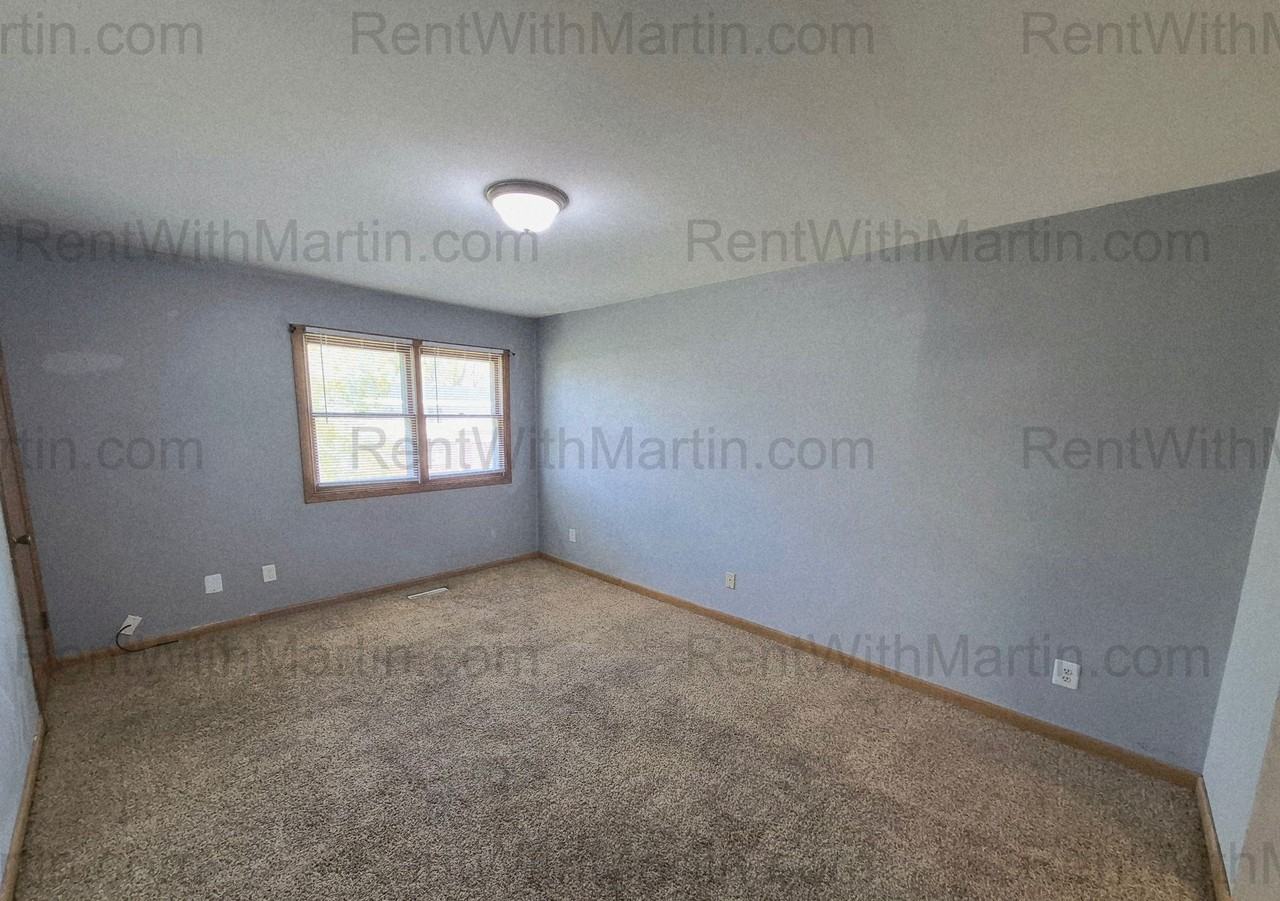 237 Miriam Dr - Photo 2 of 12