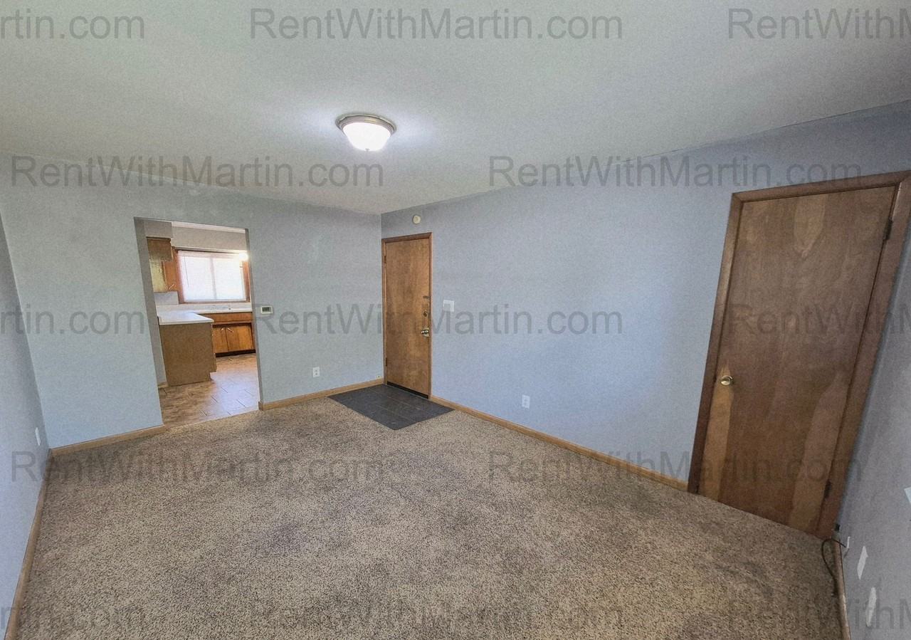 237 Miriam Dr - Photo 3 of 12