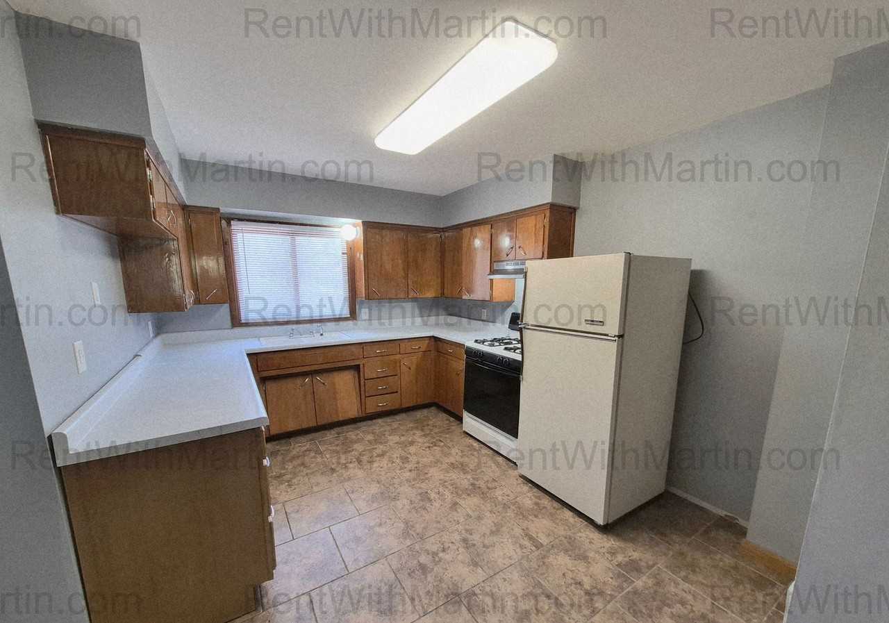 237 Miriam Dr - Photo 4 of 12