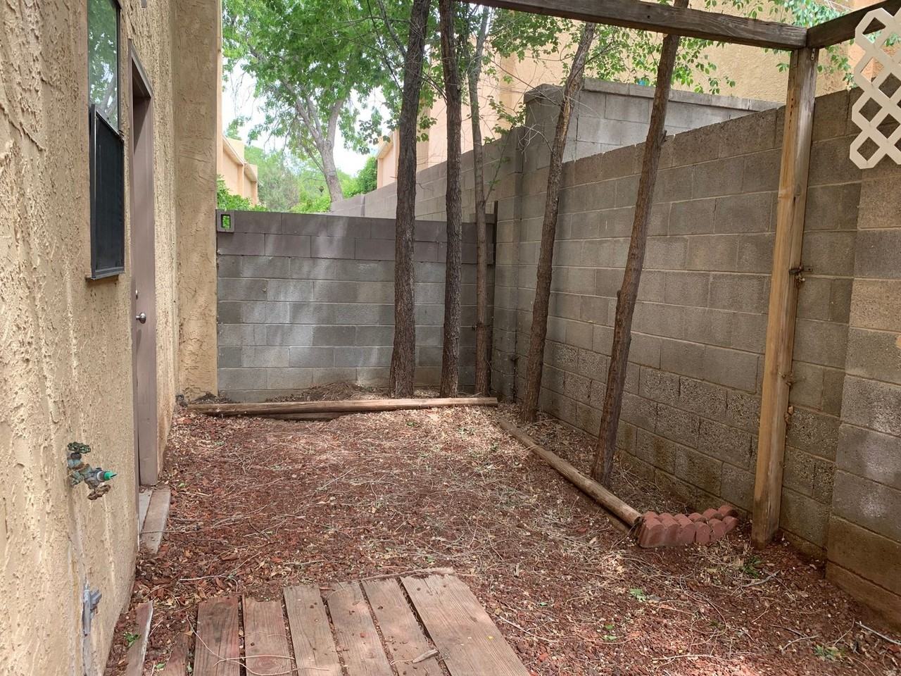 2812 Enebro St Ne - Photo 3 of 18