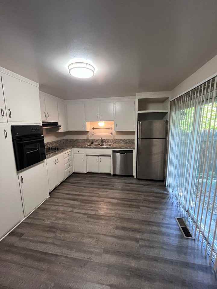 2505 Borica Way - Photo 2 of 9