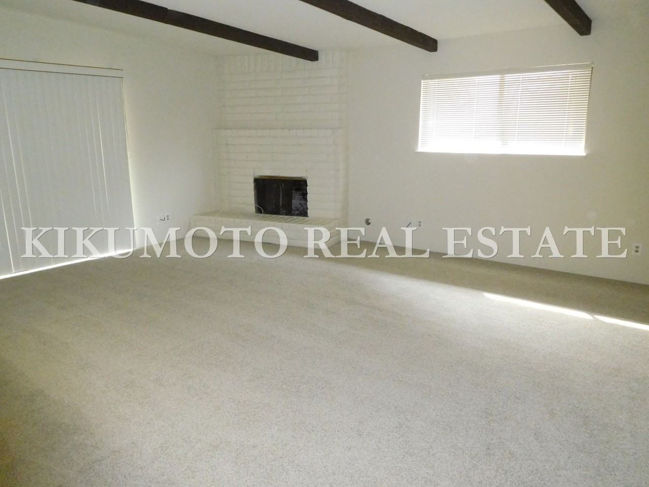 119 Parkshore Cir - Photo 2 of 23