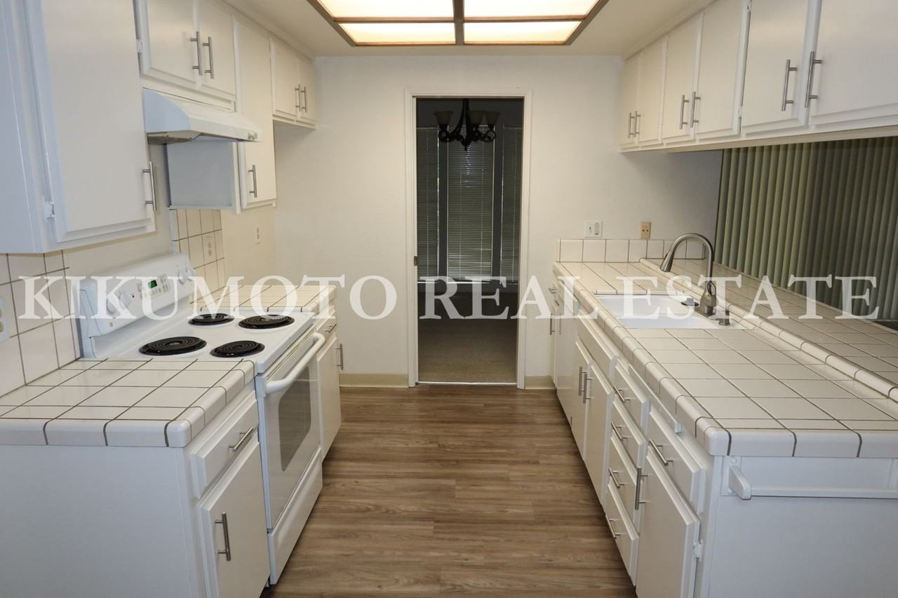 119 Parkshore Cir - Photo 3 of 23