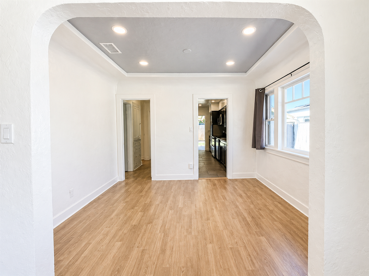 5434 Adams Ave - Photo 5 of 24