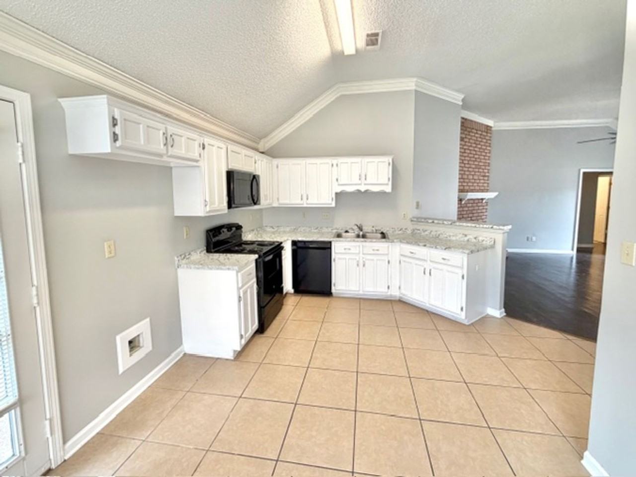 4744 Calgary Cv - Photo 4 of 11
