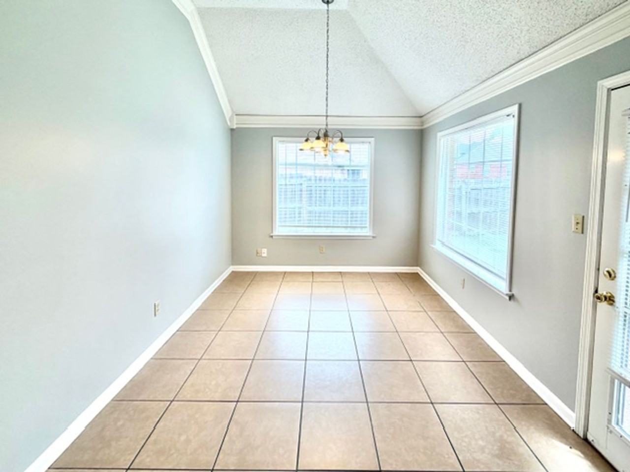 4744 Calgary Cv - Photo 6 of 11