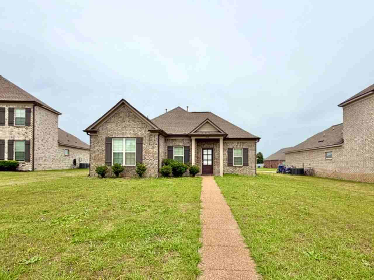 340 Azalea Dr - Photo 2 of 12