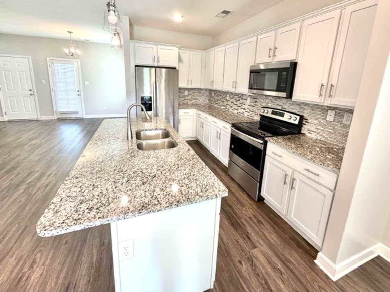 340 Azalea Dr - Photo 5 of 12
