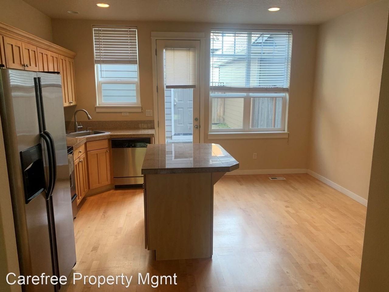 8628 Se 9th Ave #12 - Photo 6 of 16