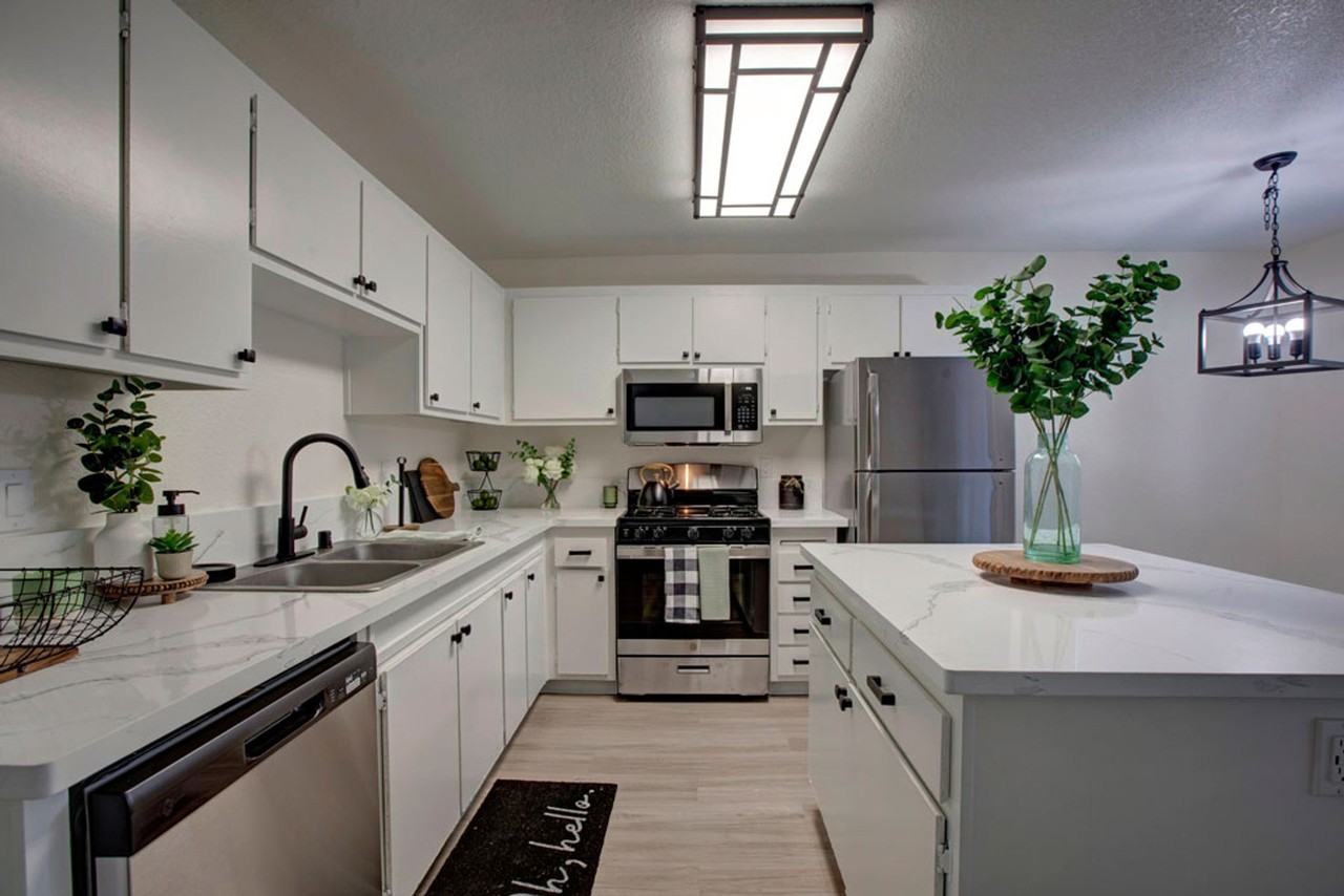 811 F Street - Photo 3 of 50