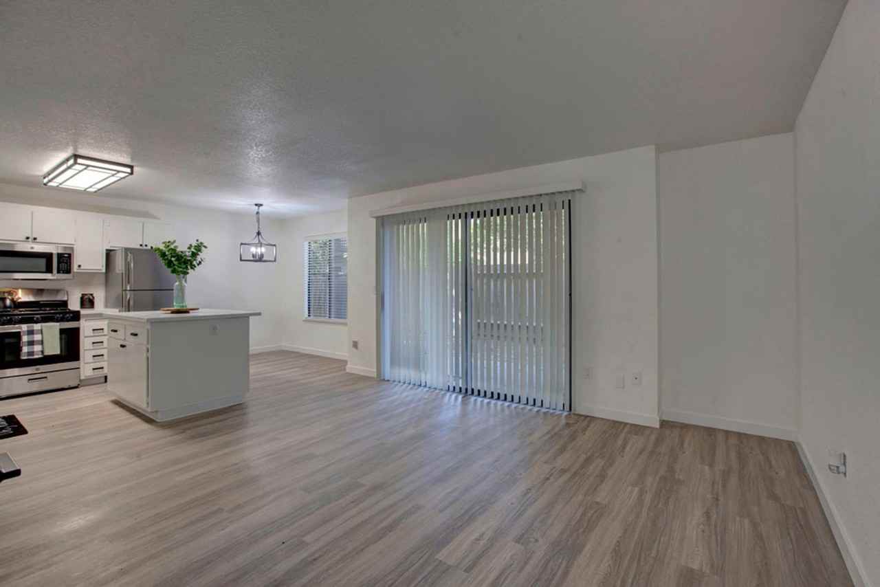 811 F Street - Photo 4 of 50