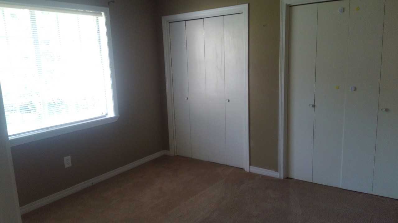 105 Azalea Ave - Photo 5 of 9