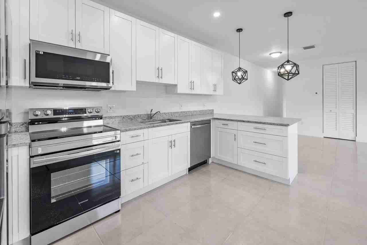 11238 Sw 187th St - Photo 2 of 7