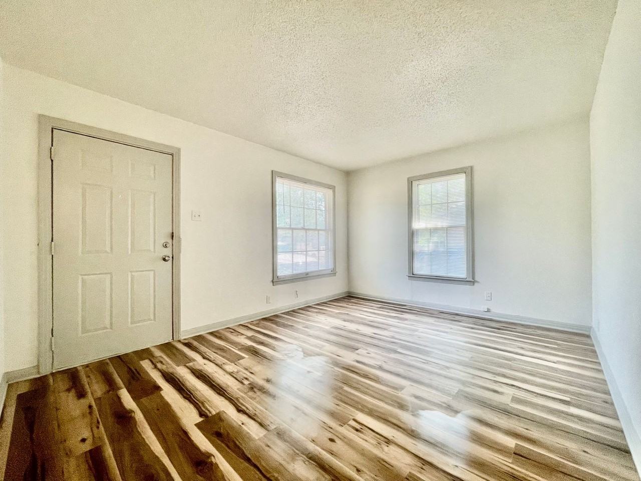 619 Barbara Dr - Photo 2 of 13