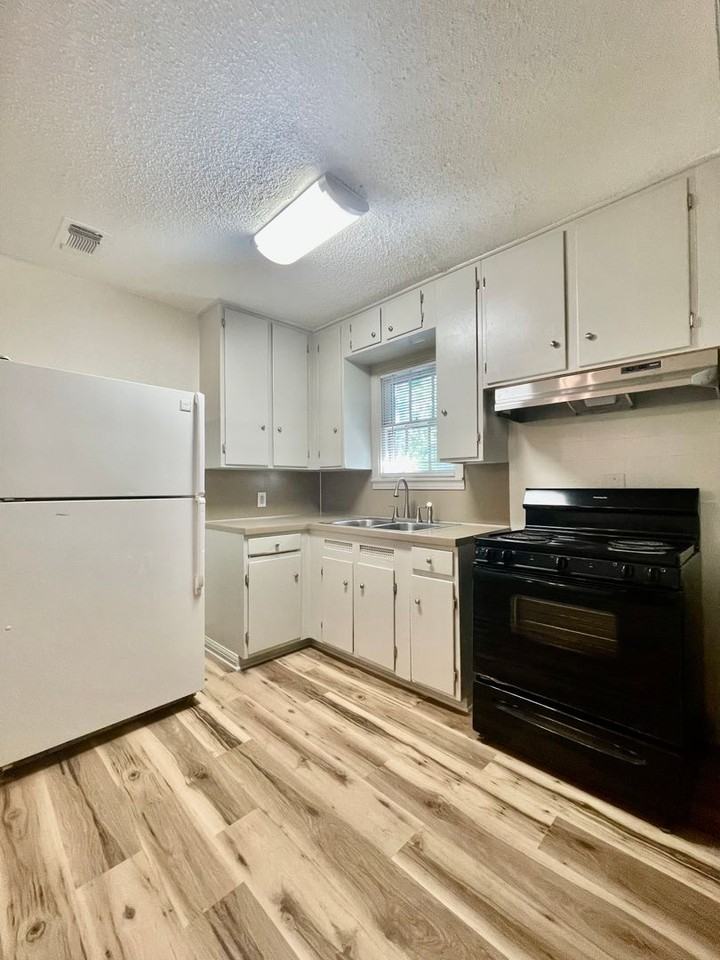 619 Barbara Dr - Photo 4 of 13
