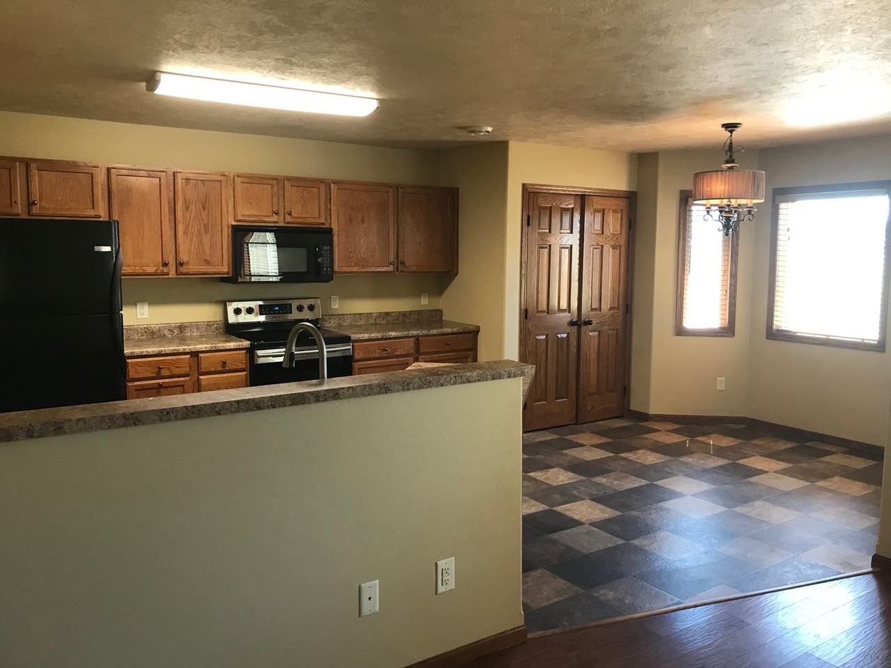 2917 S Purdue Ave - Photo 7 of 30