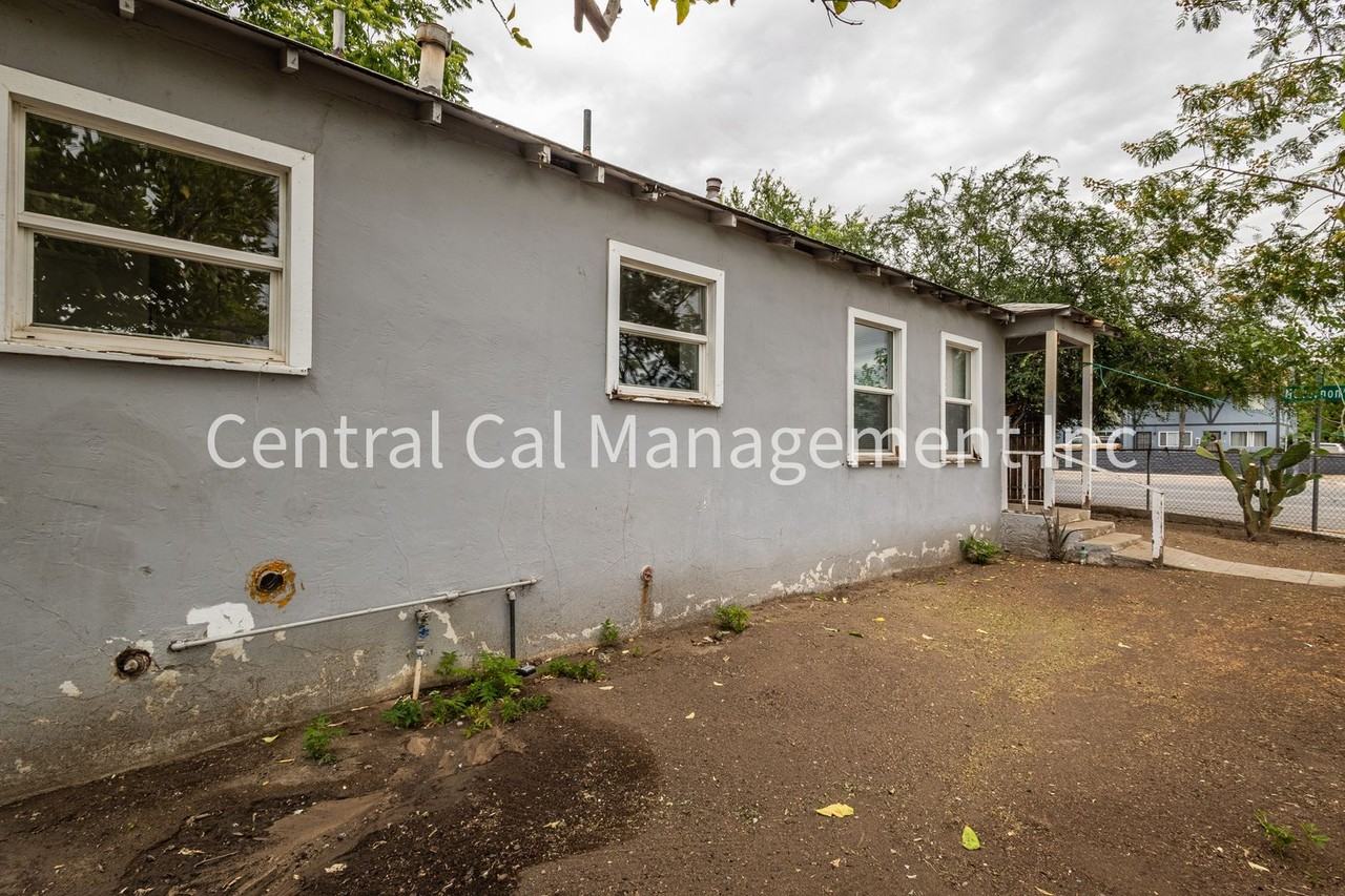2124 Pacific St - Photo 3 of 15