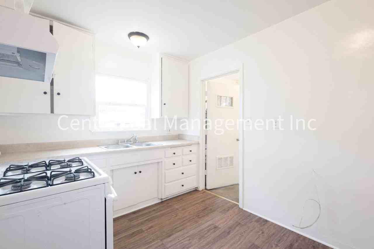 2124 Pacific St - Photo 6 of 15