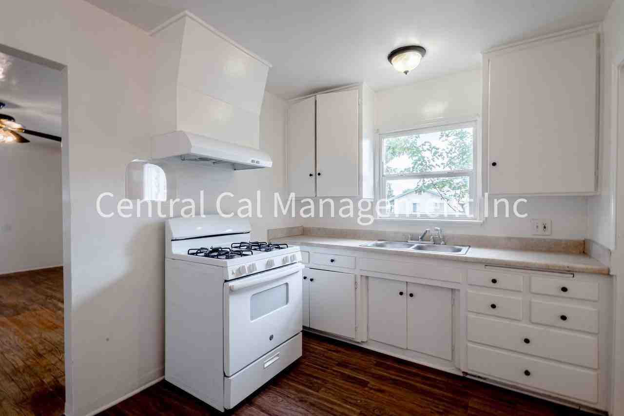 2124 Pacific St - Photo 7 of 15