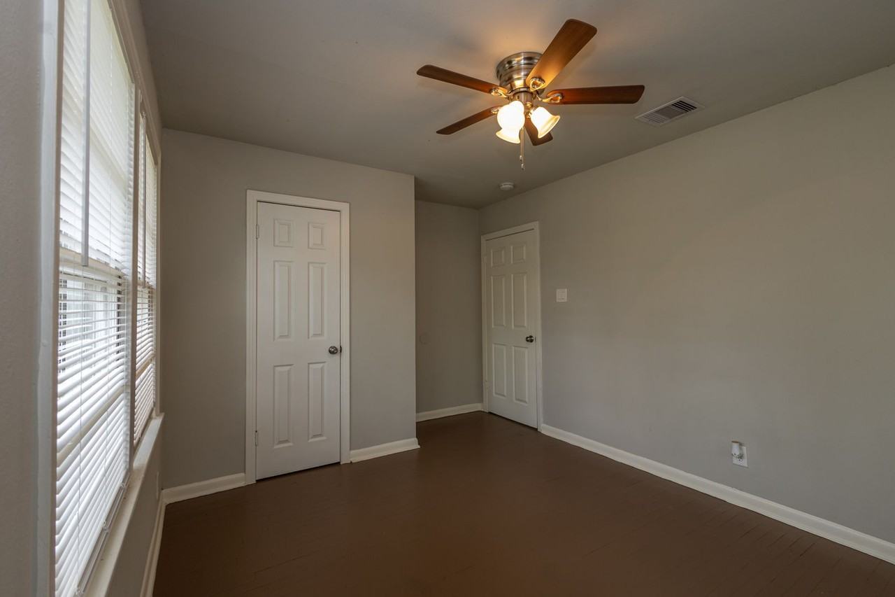 4710 El Paso St - Photo 3 of 25