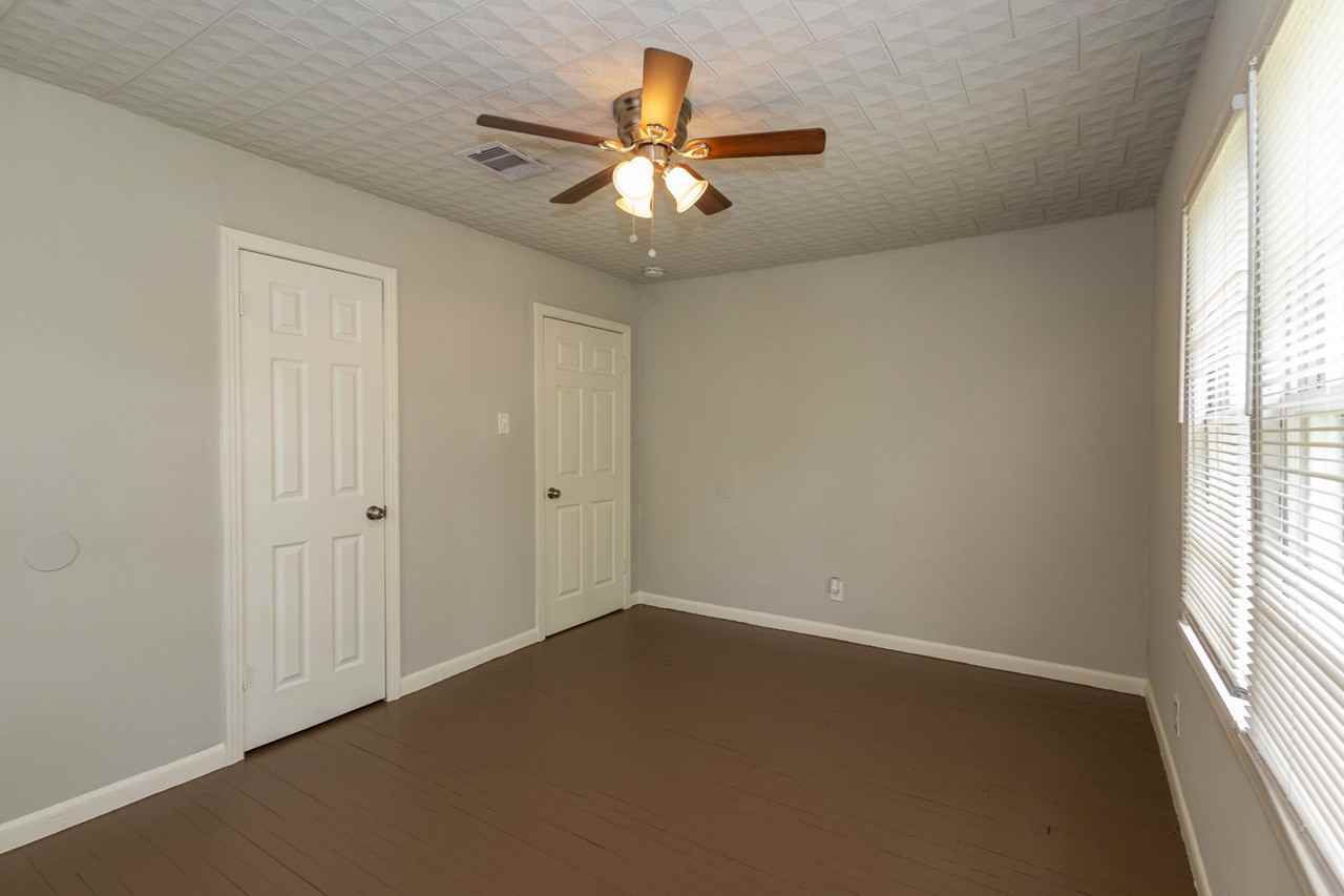 4710 El Paso St - Photo 5 of 25