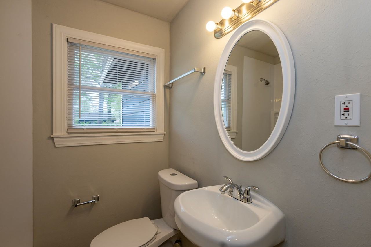 4710 El Paso St - Photo 6 of 25