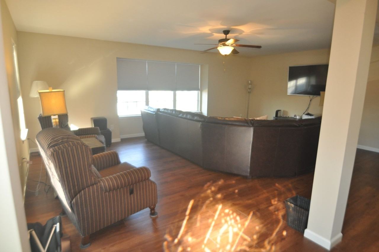 142 Vineland Parkway Dr - Photo 2 of 21