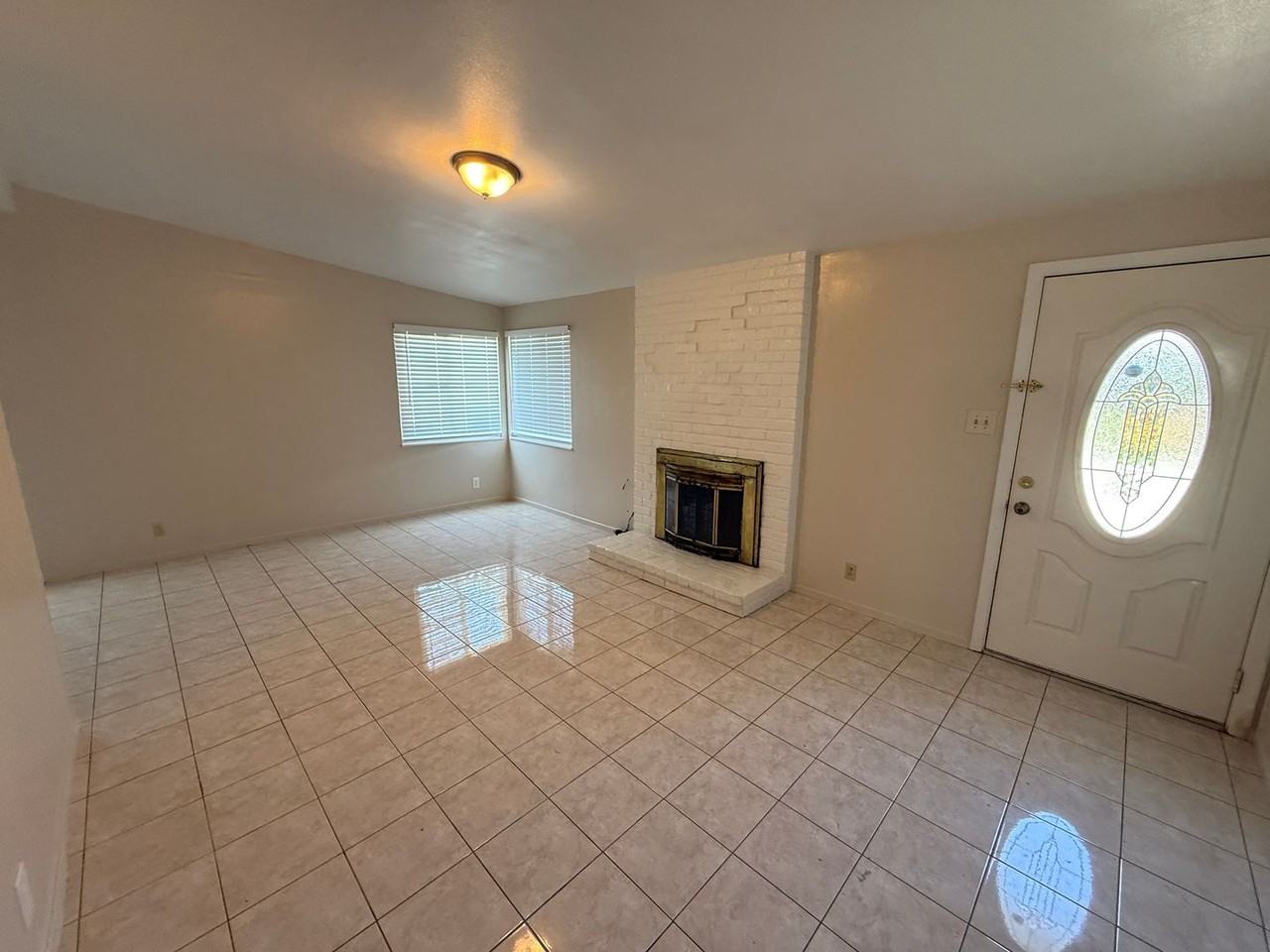 36756 Charles St - Photo 5 of 17