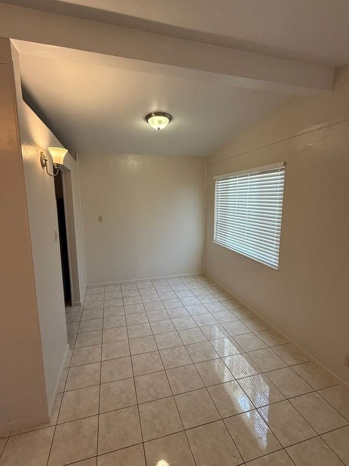 36756 Charles St - Photo 7 of 17