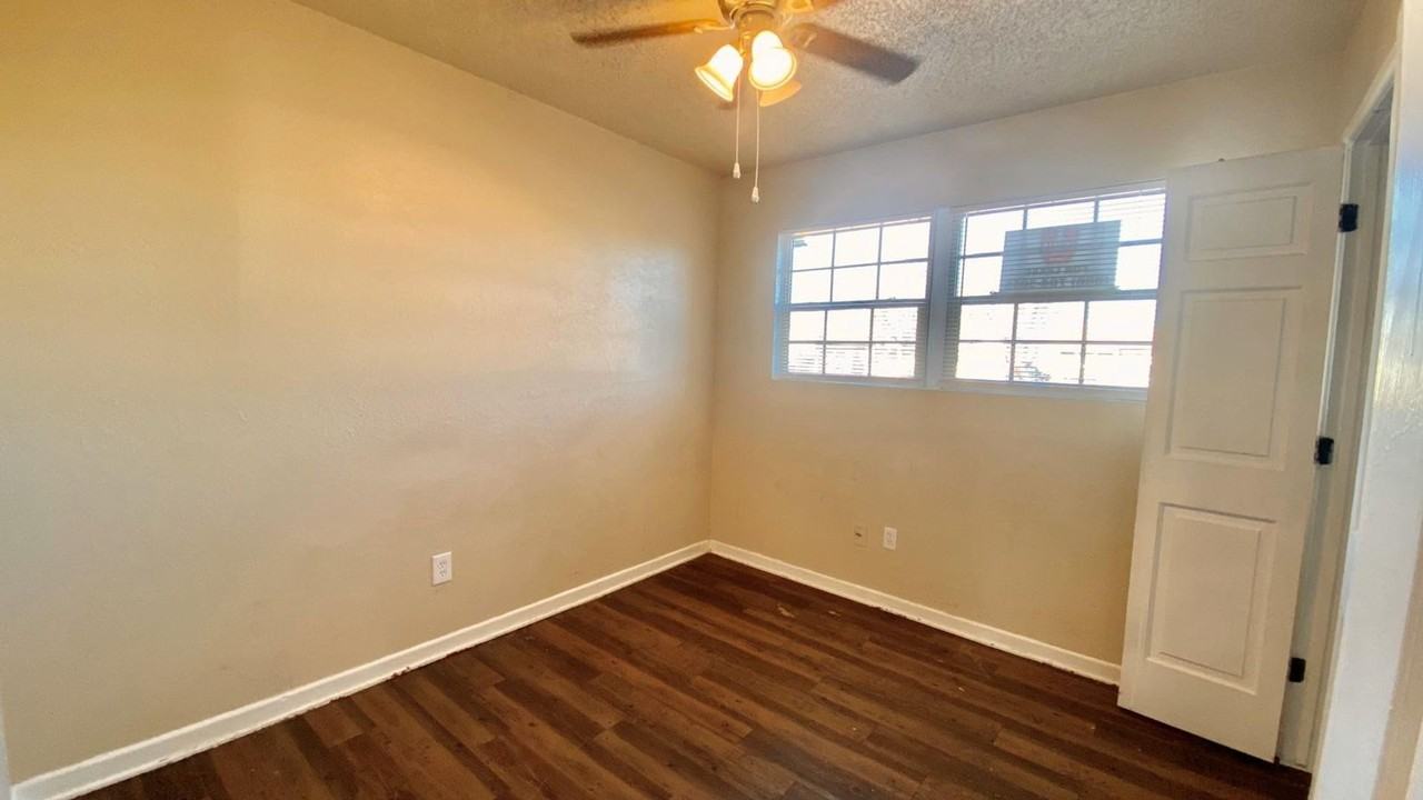 3016 E 3rd St - Photo 5 of 8