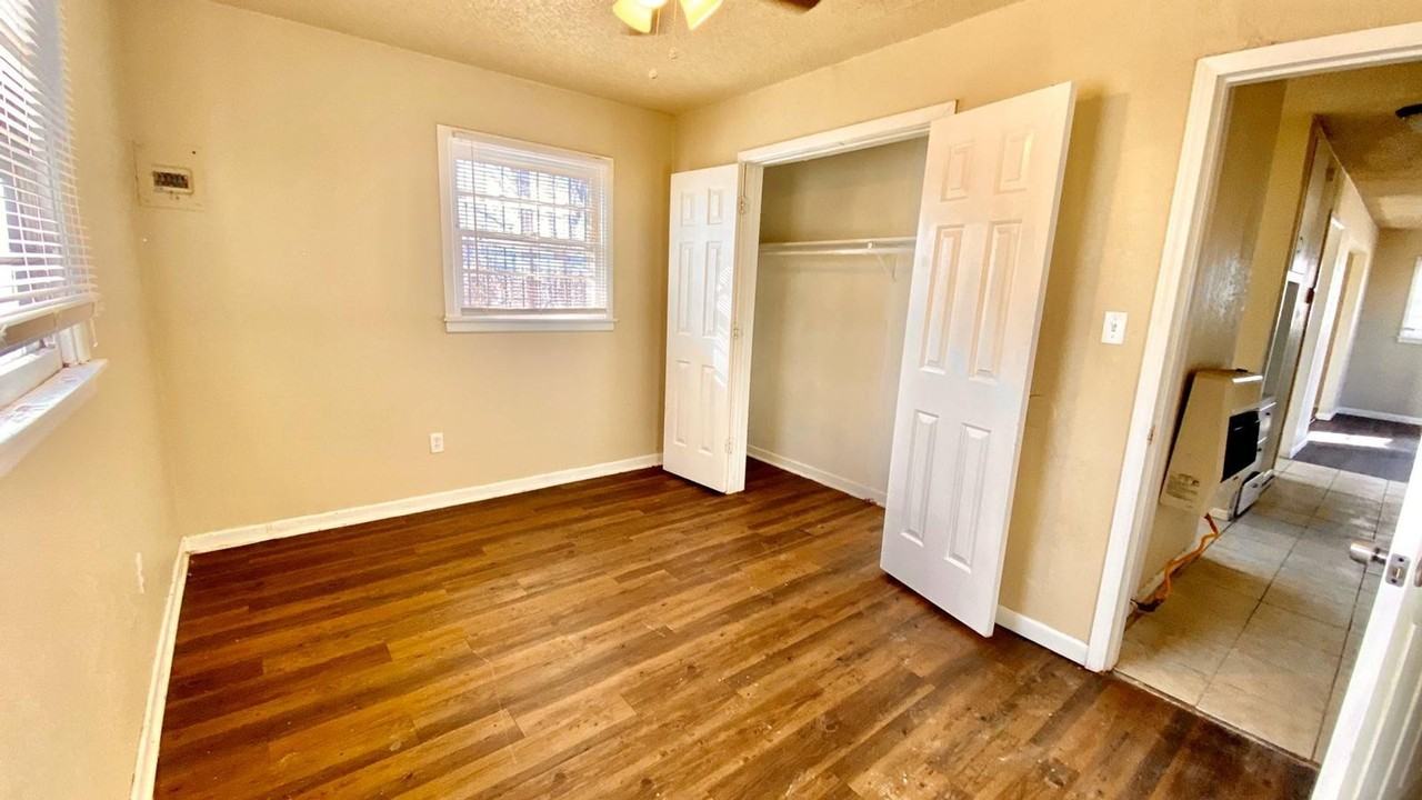 3016 E 3rd St - Photo 6 of 8
