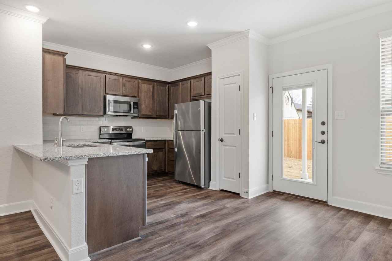 2307 Lynwood Bnd #1 - Photo 5 of 17