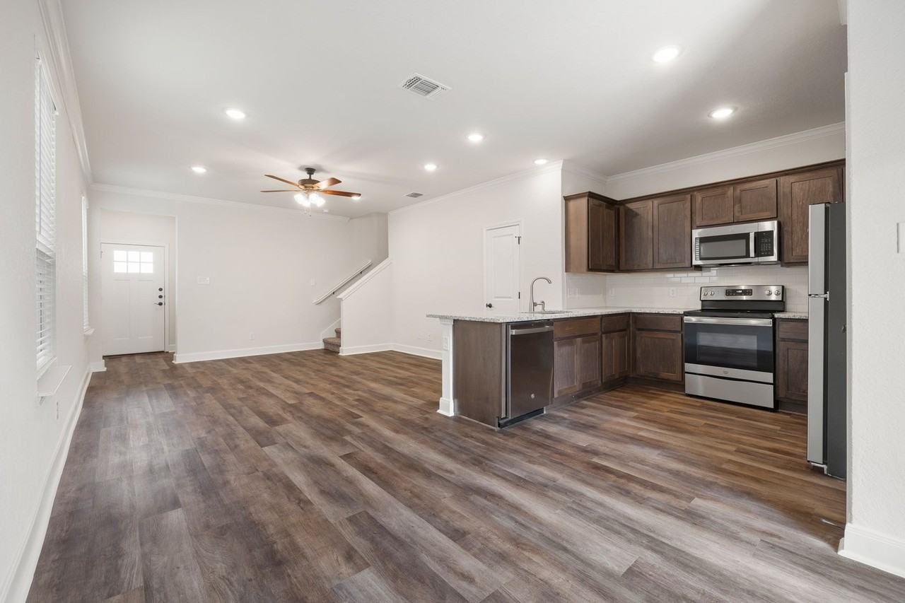 2307 Lynwood Bnd #1 - Photo 6 of 17