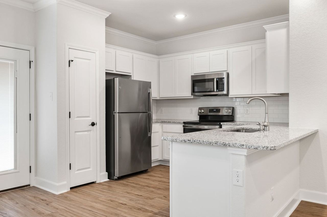 2307 Lynwood Bnd #1 - Photo 7 of 17