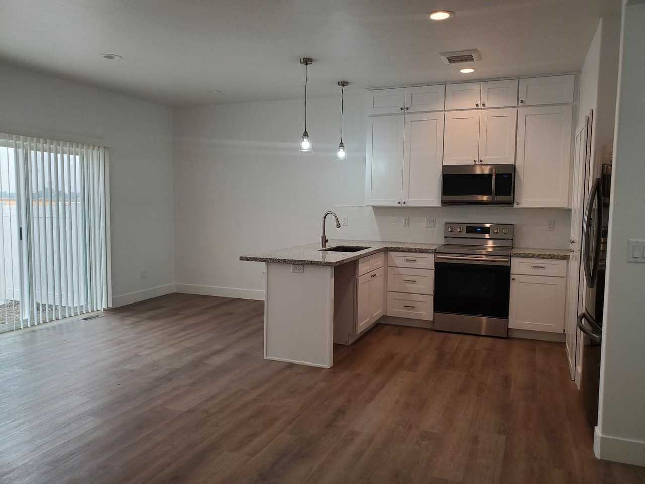 450 S 3rd W - Photo 4 of 26